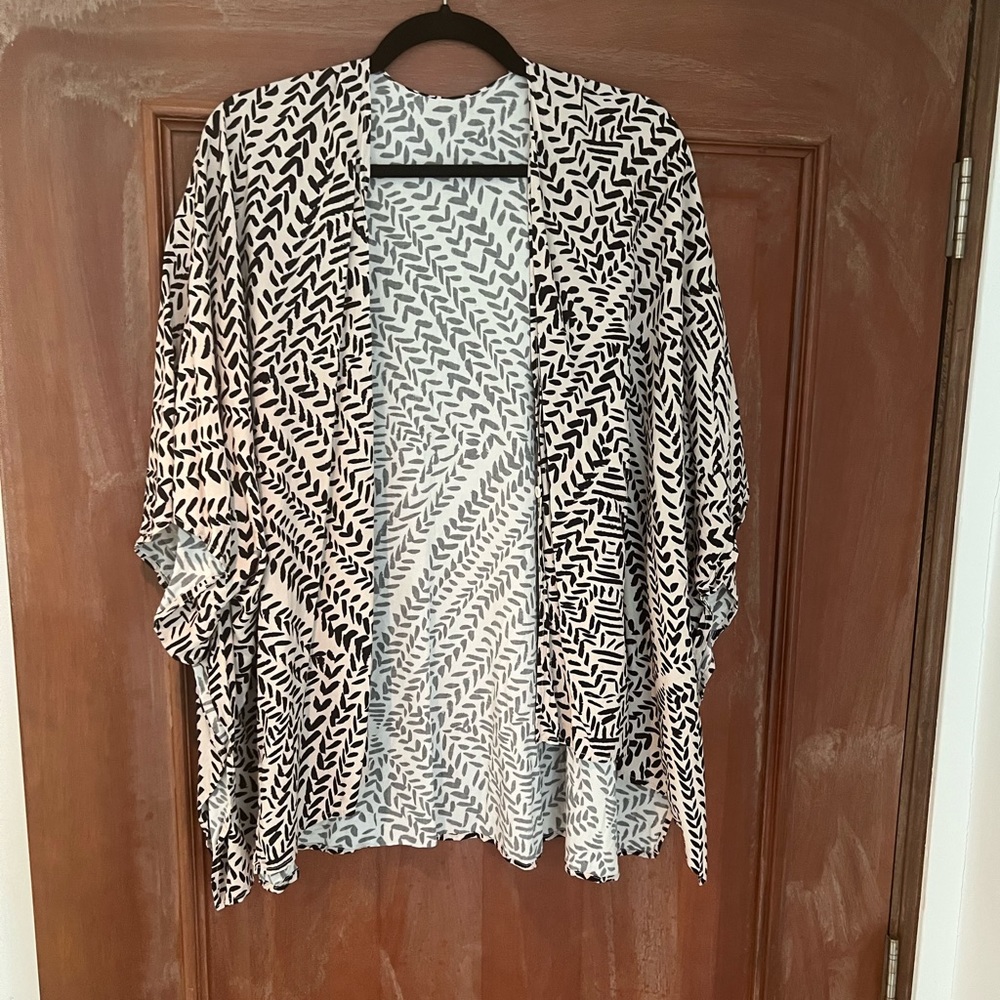 Sseko multi-way shawl in kawa